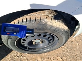 VW UP MOVE SCV Pneu traseiro esq.