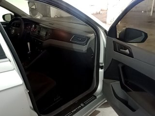 VW VIRTUS CL AD Porta e interior passageiro