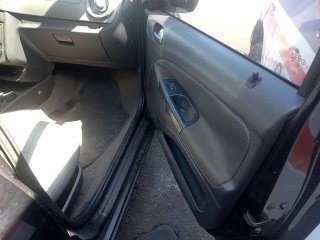 VW VOYAGE 1.6 COMFORTL Porta e interior passageiro