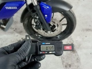 YAMAHA FZ15 FAZER ABS Pneu dianteiro dir.
