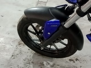 YAMAHA FZ15 FAZER ABS Pneu dianteiro esq.