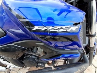 YAMAHA FZ15 FAZER ABS Pneu traseiro dir.