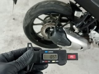 YAMAHA FZ15 FAZER ABS Pneu traseiro dir.