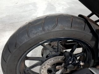 YAMAHA FZ15 FAZER ABS Pneu traseiro dir.