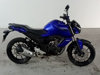YAMAHA FZ15 FAZER ABS Porta e interior passageiro