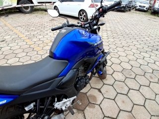 YAMAHA FZ15 FAZER ABS Porta e interior passageiro