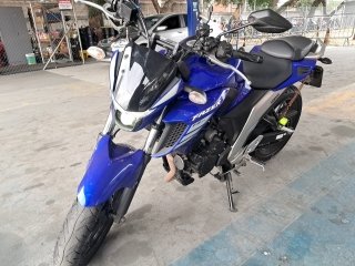 YAMAHA FZ25 FAZER ABS  Frente Motorista