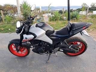 YAMAHA MT03 ABS Porta e interior motorista