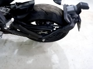 YAMAHA MT09/ABS Pneu traseiro esq.