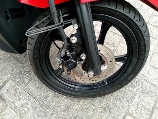 YAMAHA NEO 125 120 Pneu dianteiro esq.