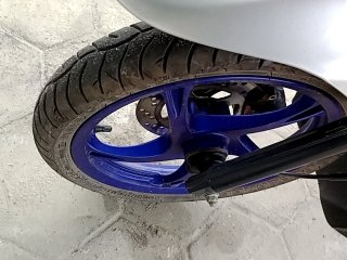 YAMAHA NEO 125 Pneu dianteiro esq.