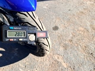 YAMAHA NEO 125 Pneu dianteiro esq.