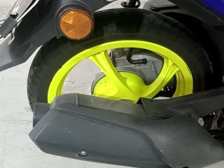 YAMAHA NEO 125 Pneu traseiro dir.