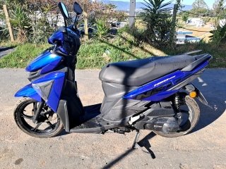 YAMAHA NEO 125 Porta e interior motorista
