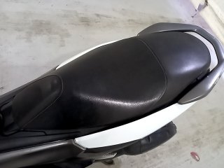 YAMAHA NMAX  Bancos traseiros