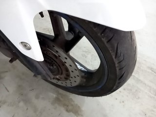 YAMAHA NMAX  Pneu dianteiro dir.