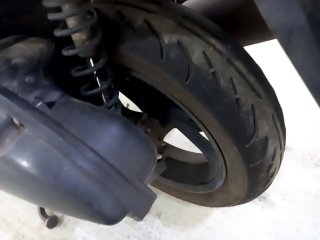 YAMAHA NMAX  Pneu traseiro esq.