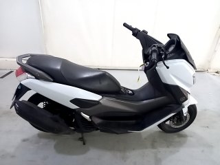 YAMAHA NMAX  Porta e interior passageiro