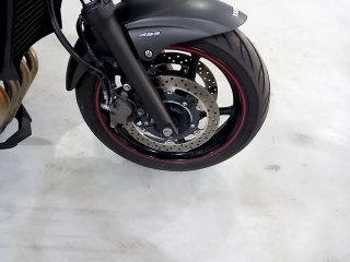 YAMAHA XJ6 N ABS Pneu dianteiro dir.