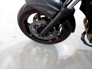 YAMAHA XJ6 N ABS Pneu dianteiro esq.