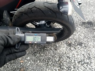 YAMAHA XJ6 N ABS Pneu traseiro esq.