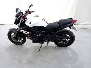 YAMAHA XJ6 N ABS Porta e interior motorista
