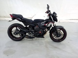 YAMAHA XJ6 N ABS Porta e interior passageiro