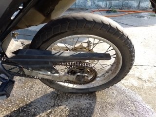 YAMAHA XTZ150 CROSSER S Pneu traseiro esq.