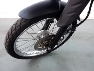 YAMAHA XTZ250 LANDER Pneu dianteiro esq.