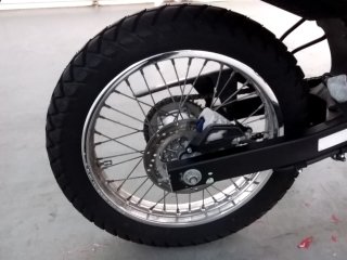 YAMAHA XTZ250 LANDER Pneu traseiro dir.