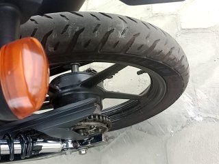 YAMAHA YBR125I FACTOR ED Pneu traseiro esq.