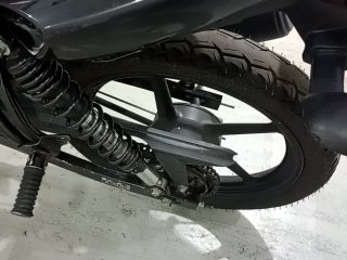 YAMAHA YBR125I FACTOR ED Pneu traseiro esq.