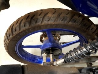 YAMAHA YBR150 FACTOR DX Pneu traseiro dir.