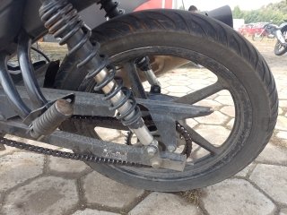 YAMAHA YBR150 FACTOR ED Pneu traseiro esq.