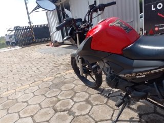 YAMAHA YBR150 FACTOR ED Porta e interior motorista