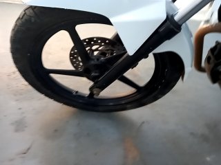 YAMAHA YS150 FAZER SED Pneu dianteiro esq.