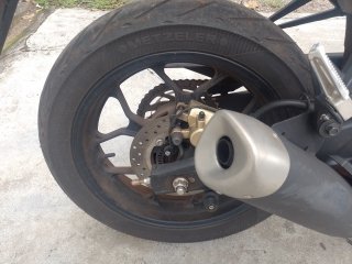 YAMAHA YZF R3 MONSTER Pneu traseiro dir.