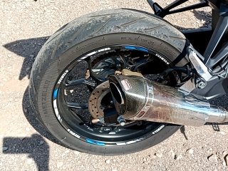 YAMAHA YZF R3 MONSTER Pneu traseiro dir.