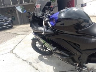 YAMAHA YZF R3 MONSTER Porta e interior motorista