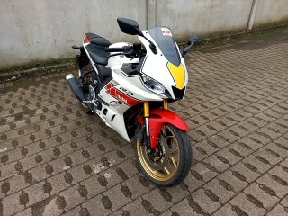 YAMAHA YZF R3 WGP 60TH Frente Passageiro