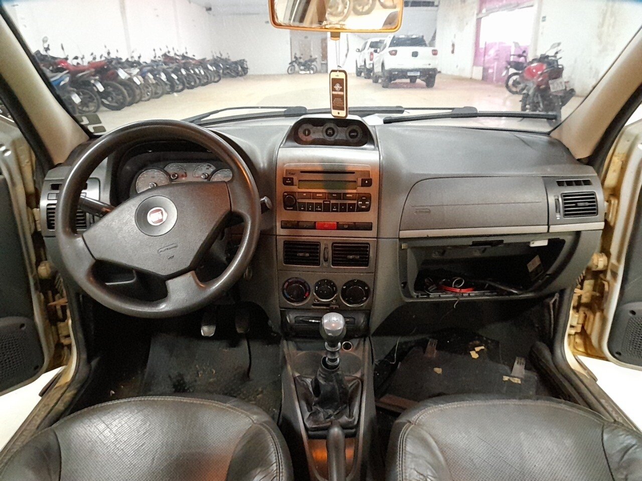 Foto 13 de 41: FIAT PALIO 1.8 MPI ADVENTURE WEEKEND 16V FLEX 4P MANUAL 2010/2011