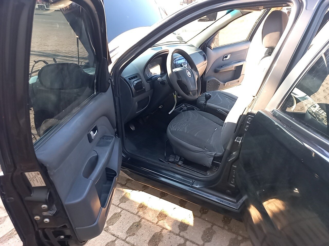Foto 25 de 55: FIAT SIENA 1.4 MPI EL 8V FLEX 4P MANUAL 2012/2013