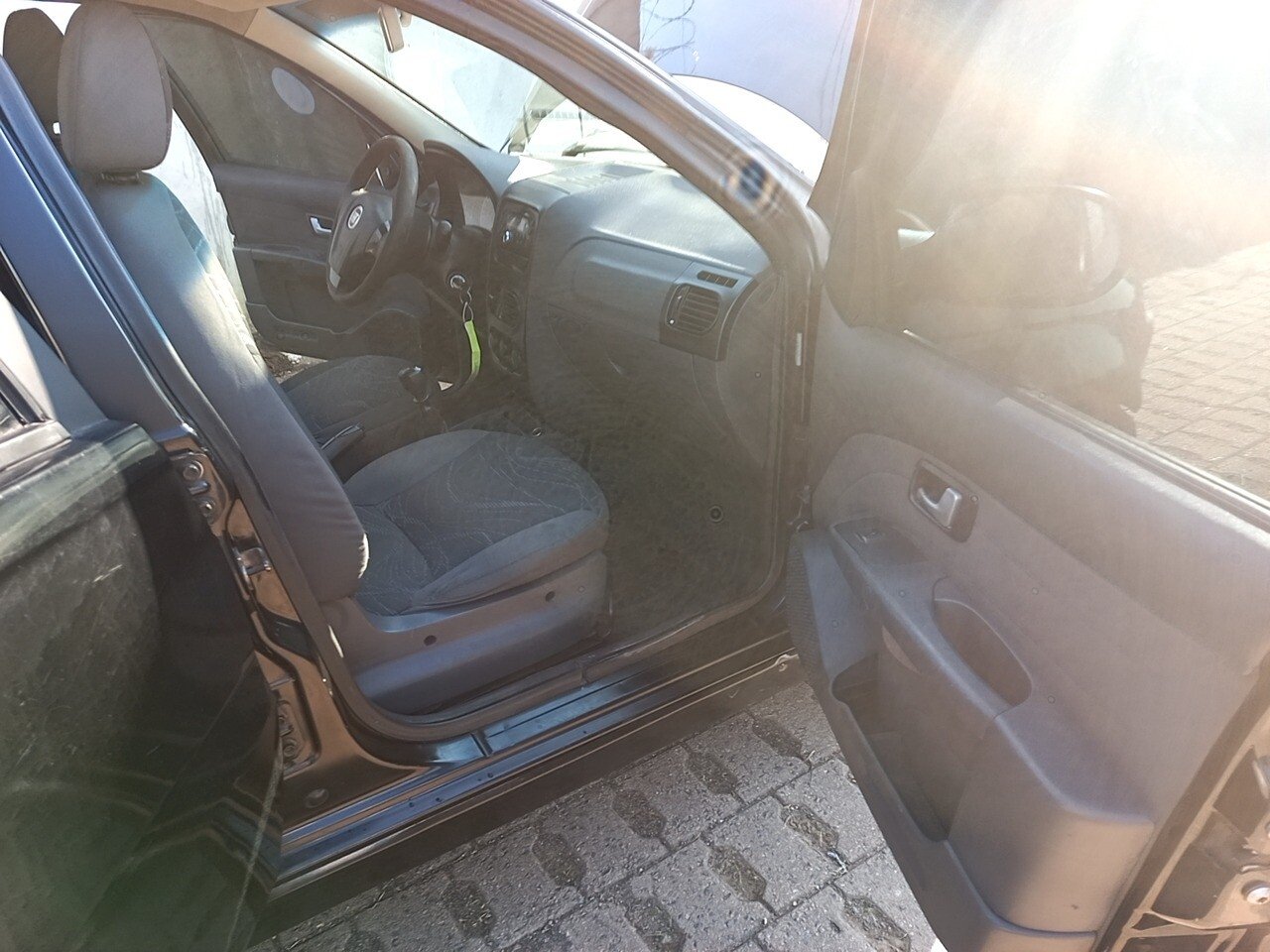 Foto 21 de 55: FIAT SIENA 1.4 MPI EL 8V FLEX 4P MANUAL 2012/2013