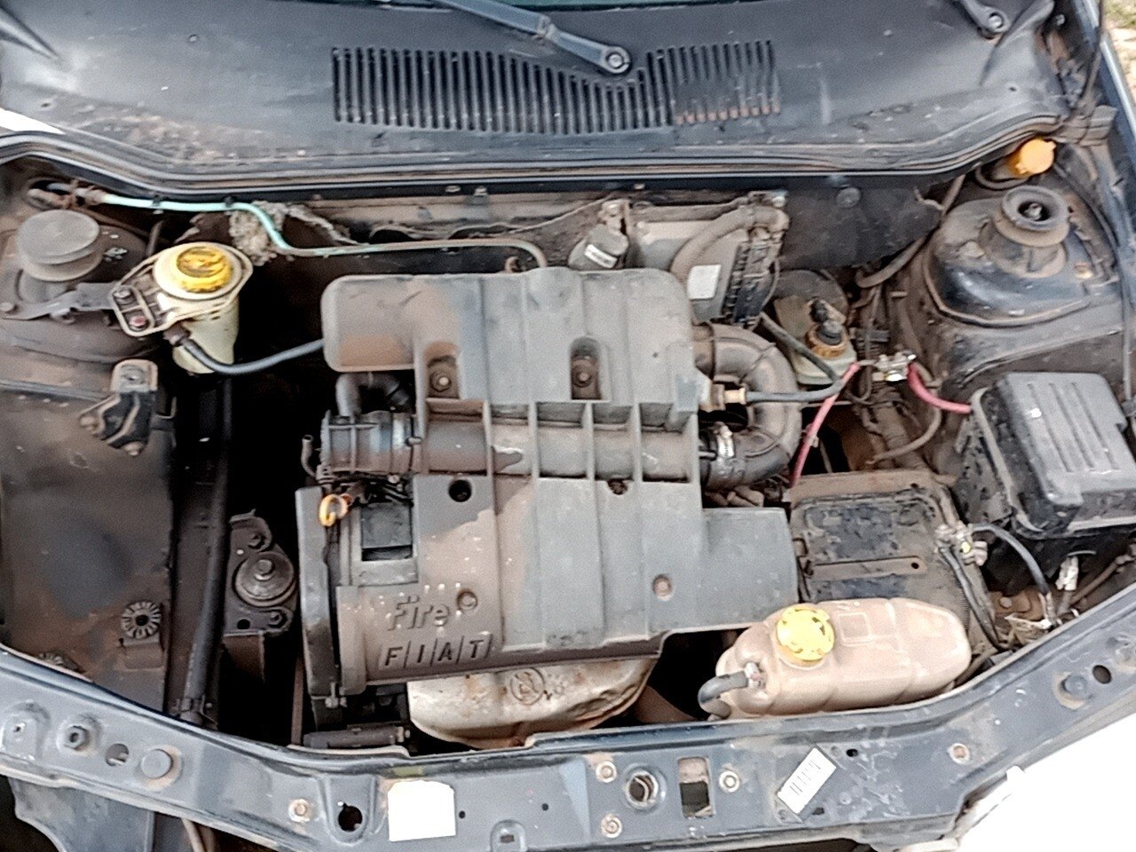 Foto 13 de 40: FIAT SIENA 1.0 MPI FIRE 8V GASOLINA 4P MANUAL 2002/2003