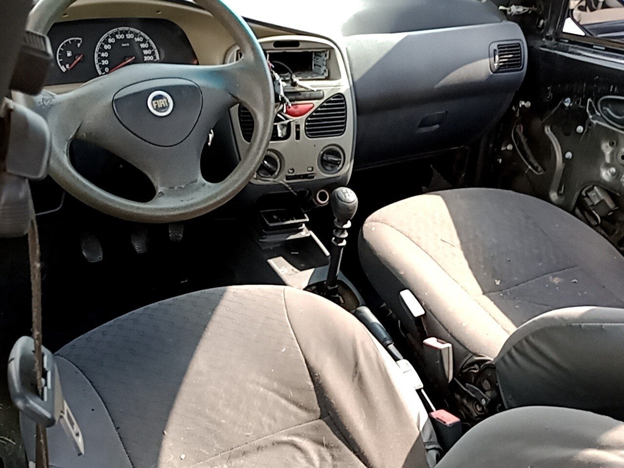Foto 11 de 40: FIAT SIENA 1.0 MPI FIRE 8V GASOLINA 4P MANUAL 2002/2003
