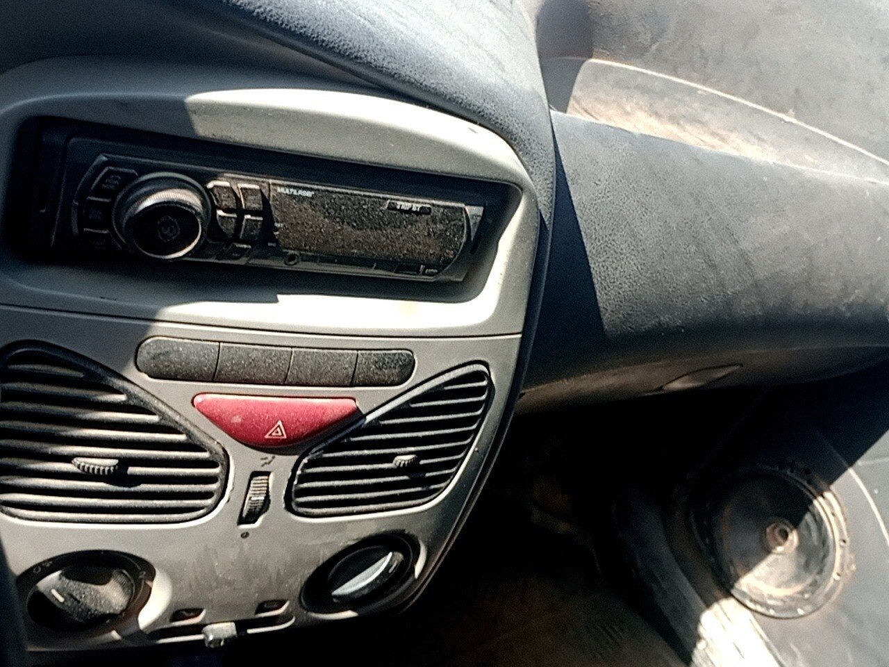 Foto 11 de 35: FIAT STRADA 1.4 MPI FIRE CE 8V FLEX 2P MANUAL 2010/2011