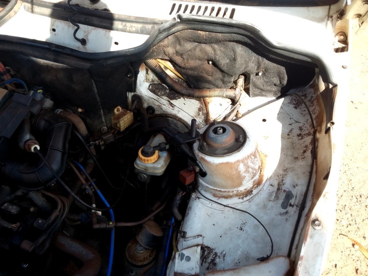 Foto 16 de 23: FIAT UNO 1.0 MPI MILLE FIRE ECONOMY 8V FLEX 2P MANUAL 2012/2013