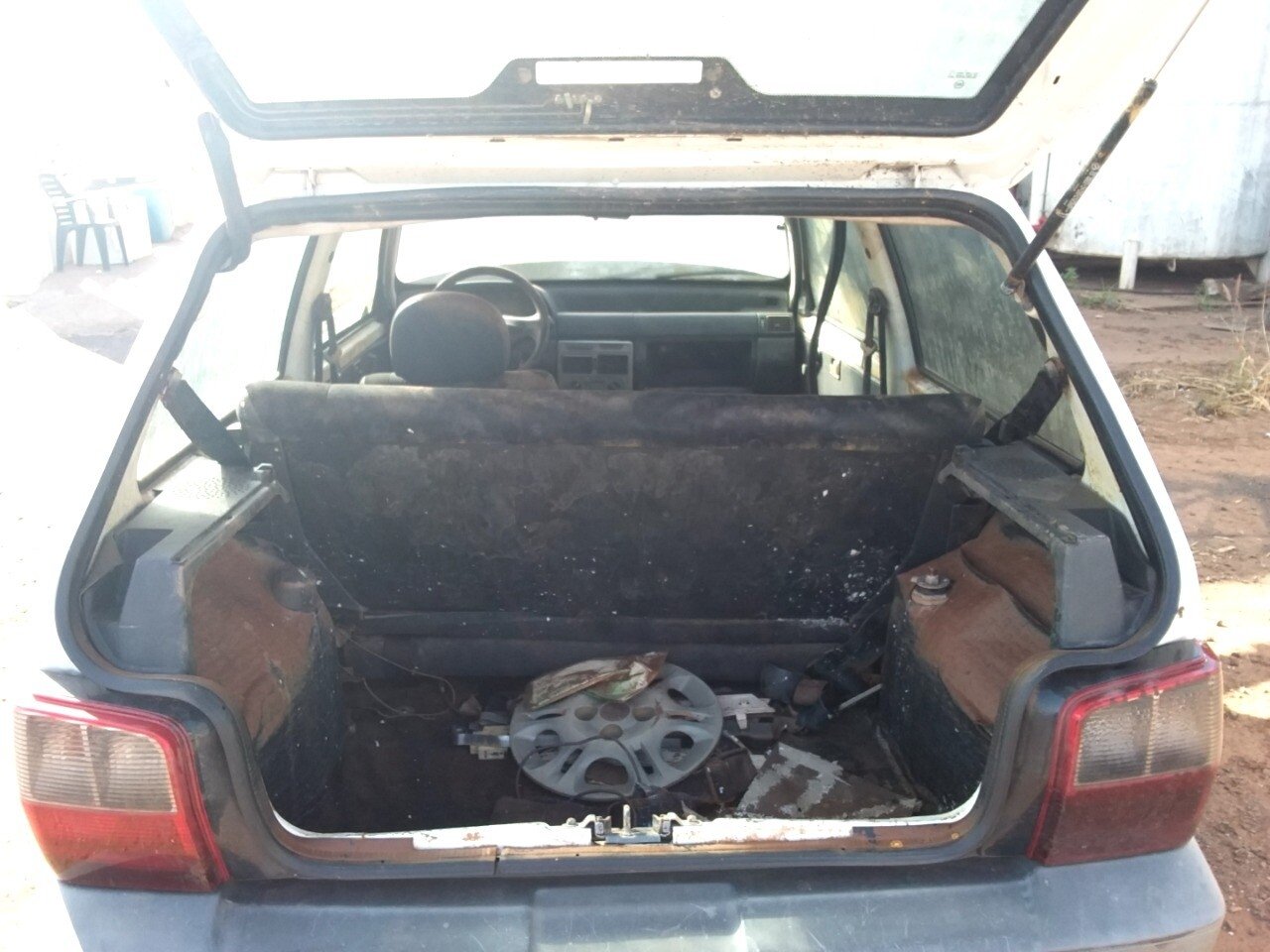 Foto 17 de 23: FIAT UNO 1.0 MPI MILLE FIRE ECONOMY 8V FLEX 2P MANUAL 2012/2013