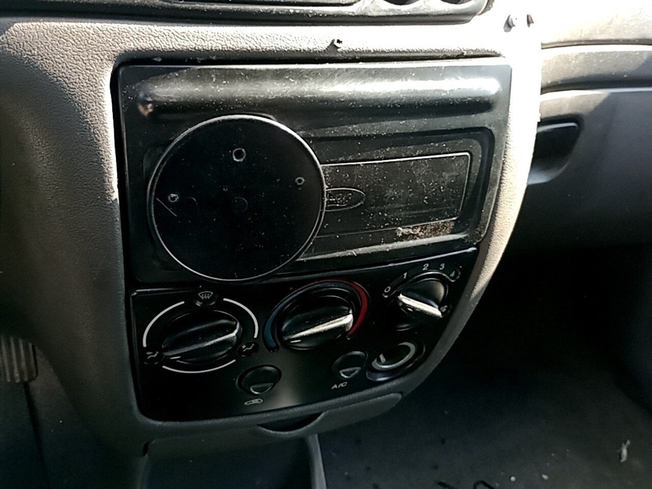 Foto 12 de 32: FORD COURIER 1.6 MPI L 8V FLEX 2P MANUAL 2011/2012