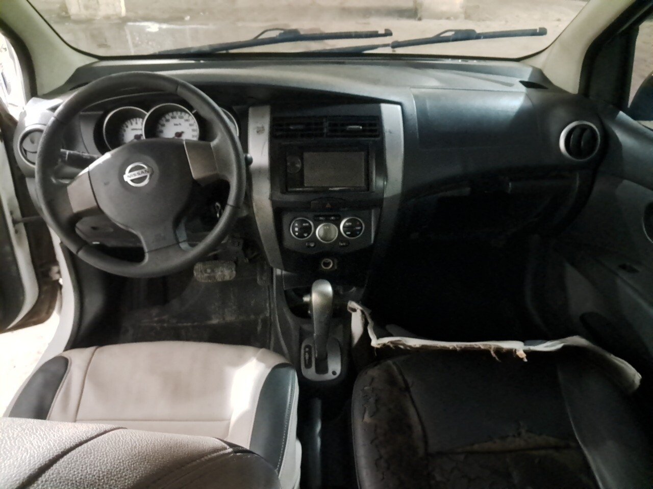 Foto 7 de 59: NISSAN LIVINA 1.8 SL 16V FLEX 4P AUTOMÁTICO 2012/2013